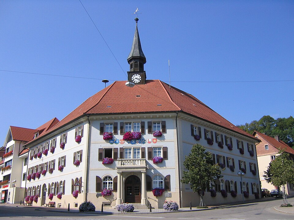 Umzug von Bonndorf nach Zypern per Container: Bonndorfer Rathaus – Foto: Flominator, CC BY-SA 3.0, via Wikimedia Commons Umzug von Bonndorf nach Zypern per Container: Bonndorfer Rathaus