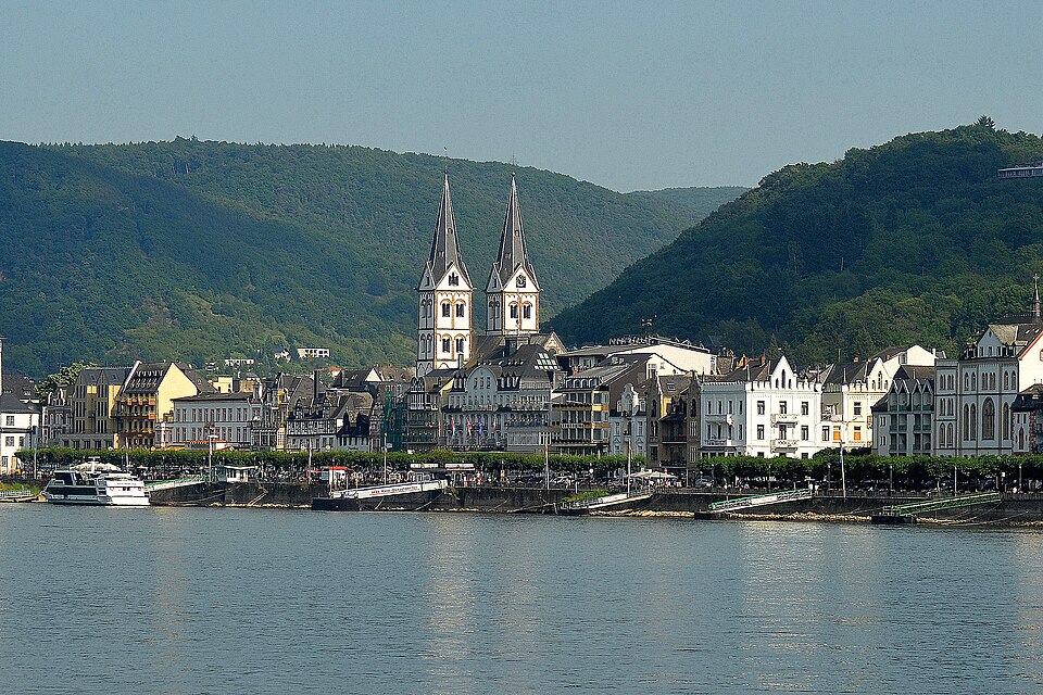 Umzug von Boppard nach Zypern per Container: Boppard Stadszicht vanuit het noorden – Foto: RomkeHoekstra, CC BY-SA 4.0, via Wikimedia Commons Umzug von Boppard nach Zypern per Container: Boppard Stadszicht vanuit het noorden