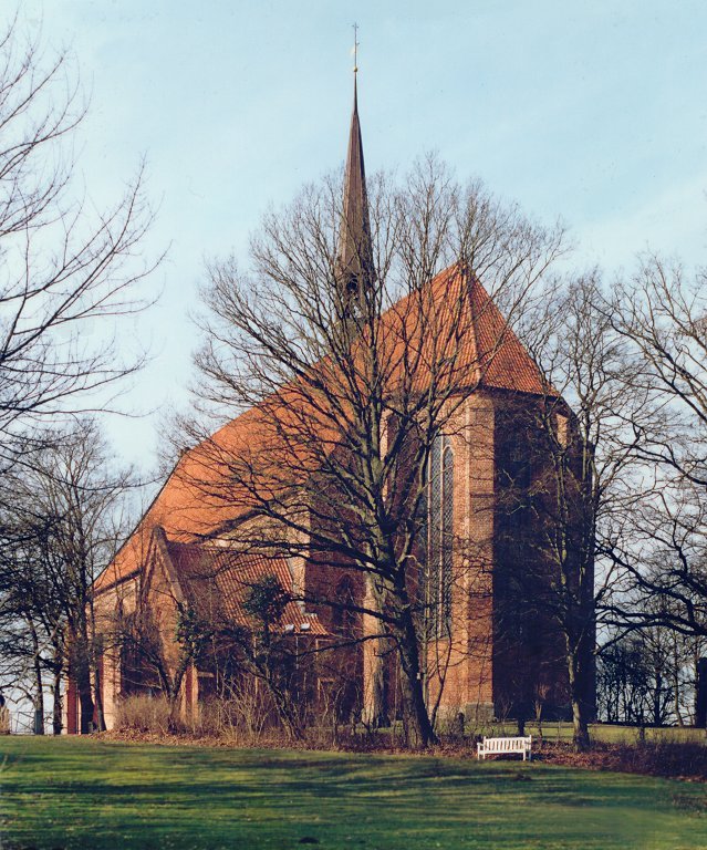 Umzug von Bordesholm nach Zypern per Container: Bordesholm Klosterkirche – Foto: Uwe Barghaan, CC BY 2.5, via Wikimedia Commons Umzug von Bordesholm nach Zypern per Container: Bordesholm Klosterkirche