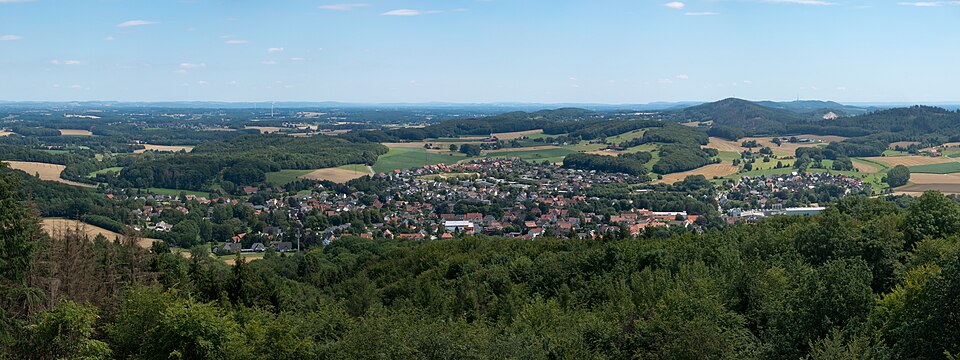 Umzug von Borgholzhausen nach Zypern per Container: Stadtansicht Borgholzhausen – Foto: Jörg Braukmann, CC BY-SA 4.0, via Wikimedia Commons Umzug von Borgholzhausen nach Zypern per Container: Stadtansicht Borgholzhausen