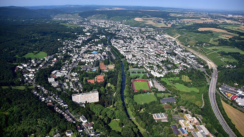 Umzug von Bous nach Zypern per Container: Bad Neuenahr-Ahrweiler in Bous – Foto: Wolkenkratzer, CC BY-SA 4.0, via Wikimedia Commons Umzug von Bous nach Zypern per Container: Bad Neuenahr-Ahrweiler in Bous