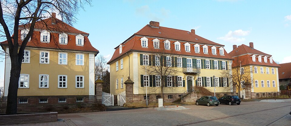 Umzug von Bovenden nach Zypern per Container: Bovenden Jagdschloss – Foto: Jan Stubenitzky (Dehio), CC BY-SA 3.0, via Wikimedia Commons Umzug von Bovenden nach Zypern per Container: Bovenden Jagdschloss