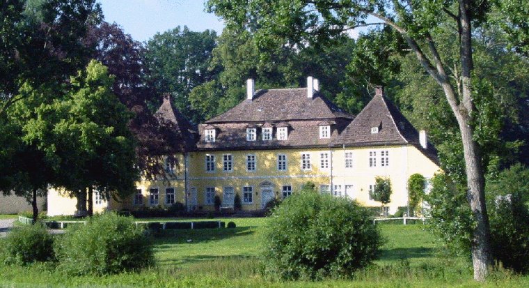 Umzug von Brakel nach Zypern per Container: Schloss Boekerhof in Brakel