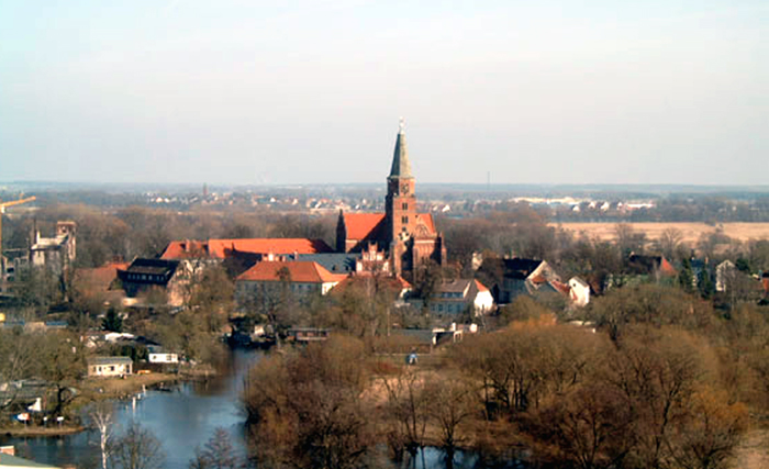Umzug von Brandenburg an der Havel nach Zypern per Container: Stadtansicht Brandenburg an der Havel – Foto: Kotofeij Kryisowitsch Bajun at de.wikipedia, CC BY-SA 3.0, via Wikimedia Commons Umzug von Brandenburg an der Havel nach Zypern per Container: Stadtansicht Brandenburg an der Havel