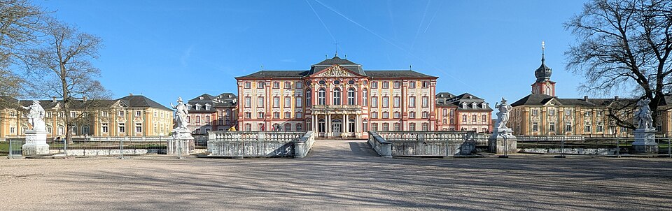 Umzug von Bruchsal nach Zypern per Container: Bruchsal Schloss Gartenseite gje