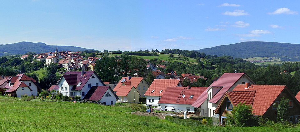 Umzug von Burkardroth nach Zypern per Container: Premich in Burkardroth – Foto: Leno89, CC BY 3.0, via Wikimedia Commons Umzug von Burkardroth nach Zypern per Container: Premich in Burkardroth