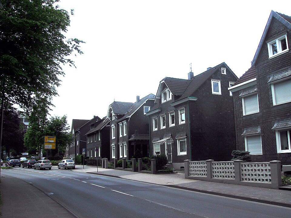 Umzug von Burscheid nach Zypern per Container: Burscheid Haeuser – Foto: Sebastian Mehlmacher, CC BY-SA 3.0, via Wikimedia Commons Umzug von Burscheid nach Zypern per Container: Burscheid Haeuser