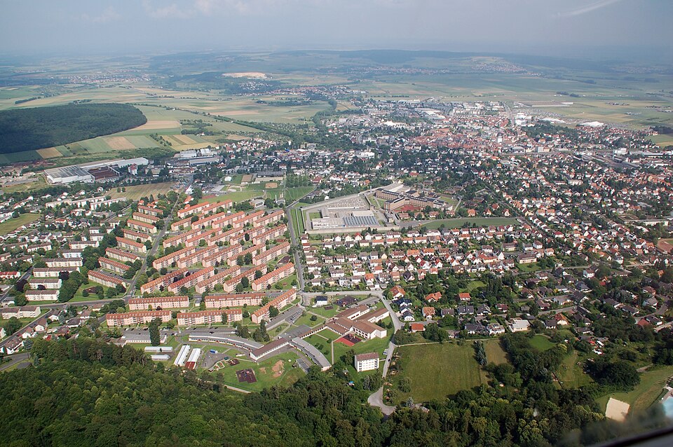 Umzug von Butzbach nach Zypern per Container: Butzbach Aerial – Foto: Fritz Geller-Grimm, CC BY-SA 3.0, via Wikimedia Commons Umzug von Butzbach nach Zypern per Container: Butzbach Aerial
