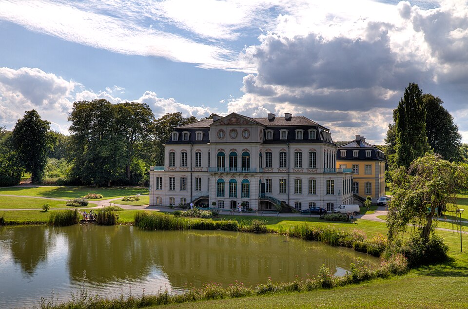 Umzug von Calden nach Zypern per Container: Schloss Wilhelmsthal in Calden – Foto: Jens Haines, CC BY-SA 3.0, via Wikimedia Commons Umzug von Calden nach Zypern per Container: Schloss Wilhelmsthal in Calden