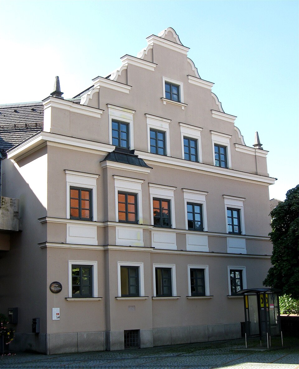 Umzug von Dachau nach Zypern per Container: Rathaus – Foto: Rufus46, CC BY-SA 3.0, via Wikimedia Commons Umzug von Dachau nach Zypern per Container: Rathaus