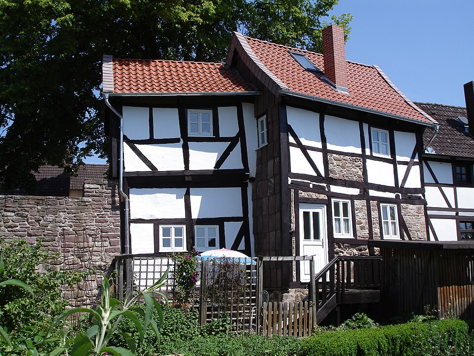 Umzug von Dassel nach Zypern per Container: Ehemaliger Turm in der Stadtmauer der Stadt Dassel am Solling