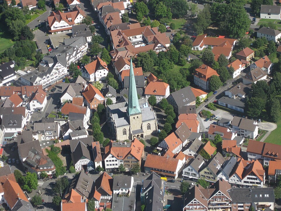 Umzug von Delbrück nach Zypern per Container: Luftbild Delbrueck in Delbrück – Foto: selbst, Public domain, via Wikimedia Commons Umzug von Delbrück nach Zypern per Container: Luftbild Delbrueck in Delbrück