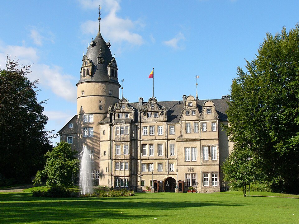 Umzug von Detmold nach Zypern per Container: Residenzschloss – Foto: Nikater (talk · contribs), CC BY-SA 4.0, via Wikimedia Commons Umzug von Detmold nach Zypern per Container: Residenzschloss