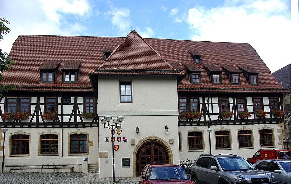 Umzug von Dettingen an der Erms nach Zypern per Container: Dettingen in Dettingen an der Erms – Foto: Stefan Fussan, CC BY-SA 3.0, via Wikimedia Commons Umzug von Dettingen an der Erms nach Zypern per Container: Dettingen in Dettingen an der Erms