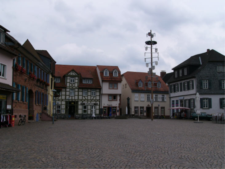 Umzug von Dieburg nach Zypern per Container: Marktplatz Dieburg