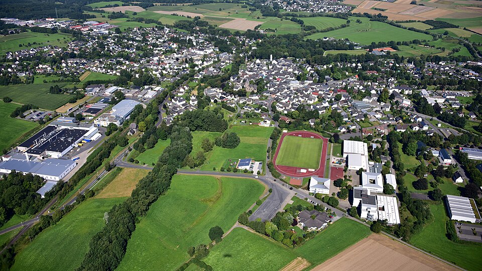 Umzug von Dierdorf nach Zypern per Container: Stadtansicht Dierdorf – Foto: Wolkenkratzer, CC BY-SA 4.0, via Wikimedia Commons Umzug von Dierdorf nach Zypern per Container: Stadtansicht Dierdorf