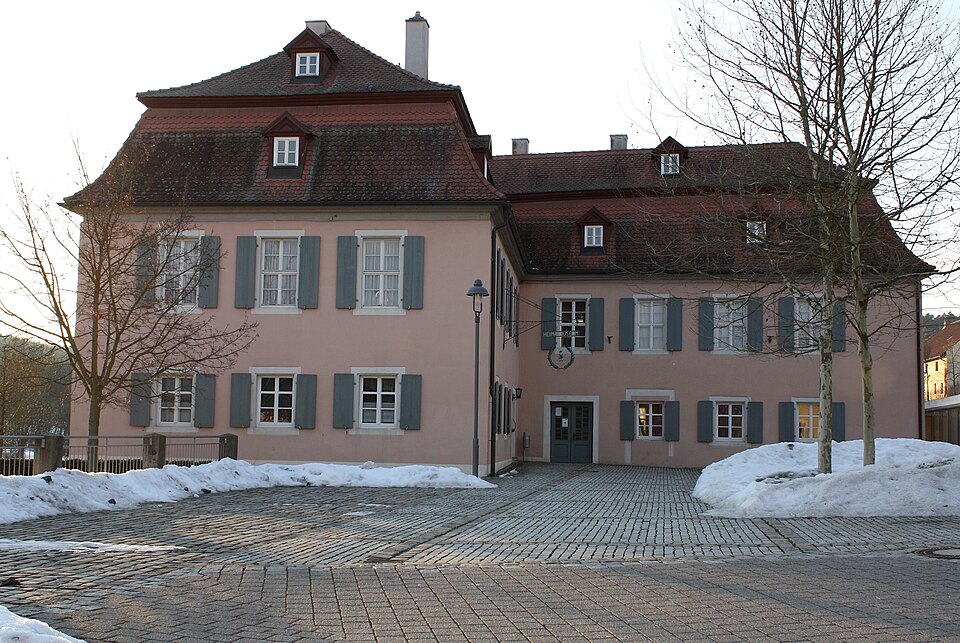 Umzug von Dietenhofen nach Zypern per Palette: Dietenhofen Schloss – Foto: VHS conversation course Dth, CC BY-SA 3.0, via Wikimedia Commons Umzug von Dietenhofen nach Zypern per Palette: Dietenhofen Schloss