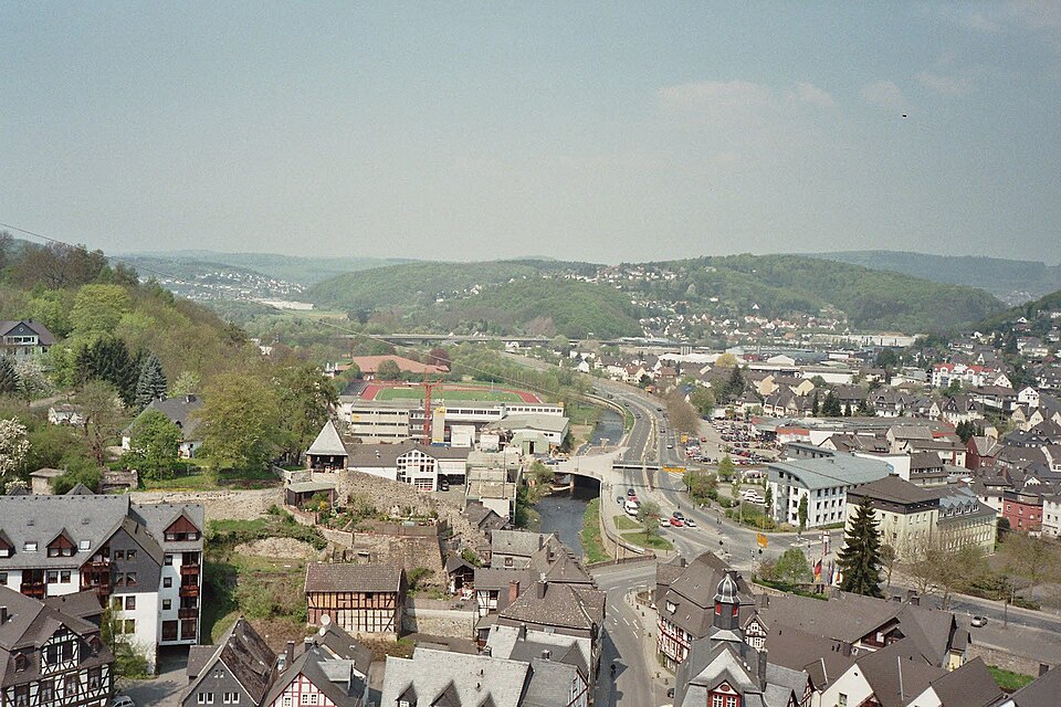 Umzug von Dillenburg nach Zypern per Container: Stadtansicht Dillenburg – Foto: Wikimedia-Autor, CC BY-SA 3.0, via Wikimedia Commons Umzug von Dillenburg nach Zypern per Container: Stadtansicht Dillenburg
