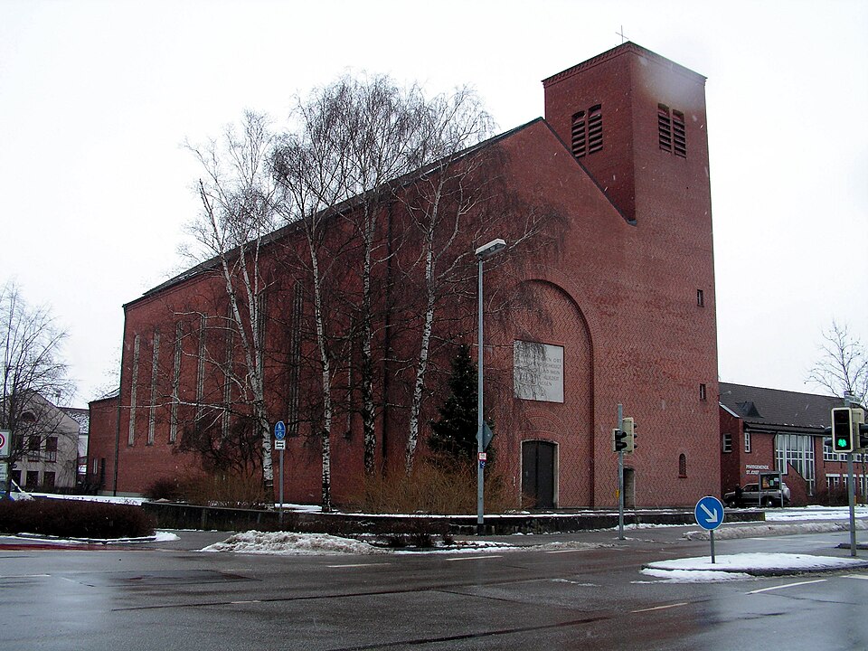 Umzug von Dingolfing nach Zypern per Container: Stadtansicht Dingolfing – Foto: The original uploader was Sue107 at German Wikipedia.\n\n(Original text: sue107), CC BY-SA 3.0, via Wikimedia Commons Umzug von Dingolfing nach Zypern per Container: Stadtansicht Dingolfing