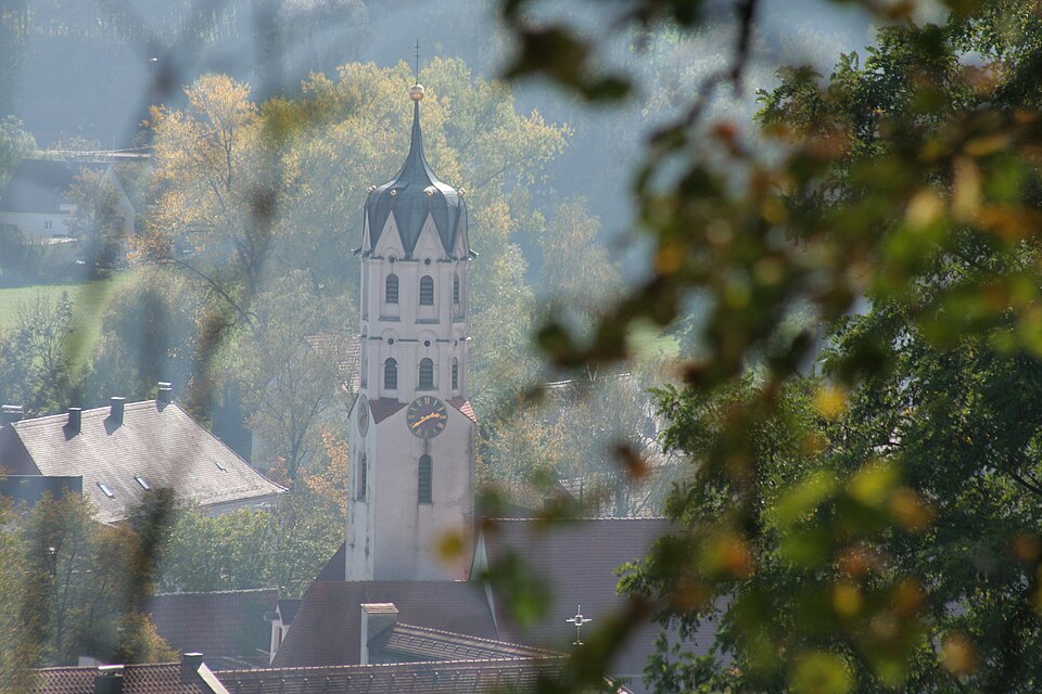 Umzug von Dinkelscherben nach Zypern per Container: Dinkelscherben Kirchturm – Foto: Jackyll, CC BY-SA 3.0, via Wikimedia Commons Umzug von Dinkelscherben nach Zypern per Container: Dinkelscherben Kirchturm