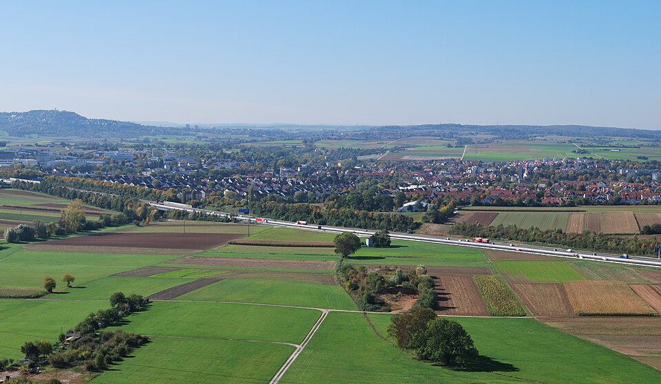 Umzug von Ditzingen nach Zypern per Container: Ditzingen Panorama – Foto: Harke, CC BY-SA 3.0, via Wikimedia Commons Umzug von Ditzingen nach Zypern per Container: Ditzingen Panorama