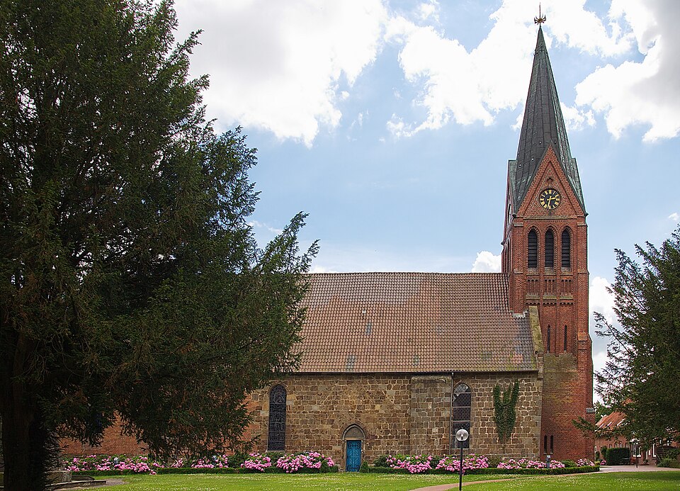 Umzug von Dörverden nach Zypern per Container: St. Cosmae und Damiani-Kirche in Dörverden IMG – Foto: losch, CC BY-SA 3.0, via Wikimedia Commons Umzug von Dörverden nach Zypern per Container: St. Cosmae und Damiani-Kirche in Dörverden IMG