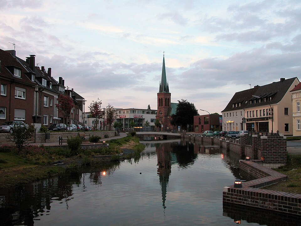 Umzug von Dorsten nach Zypern per Container: Wallanlagen blick recklinghauser tor in Dorsten – Foto: Marco.Finke, Public domain, via Wikimedia Commons Umzug von Dorsten nach Zypern per Container: Wallanlagen blick recklinghauser tor in Dorsten