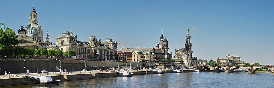 Umzug von Dresden nach Zypern per Container: DD canaletto blick in Dresden – Foto: Bgabel, CC BY-SA 3.0, via Wikimedia Commons Umzug von Dresden nach Zypern per Container: DD canaletto blick in Dresden