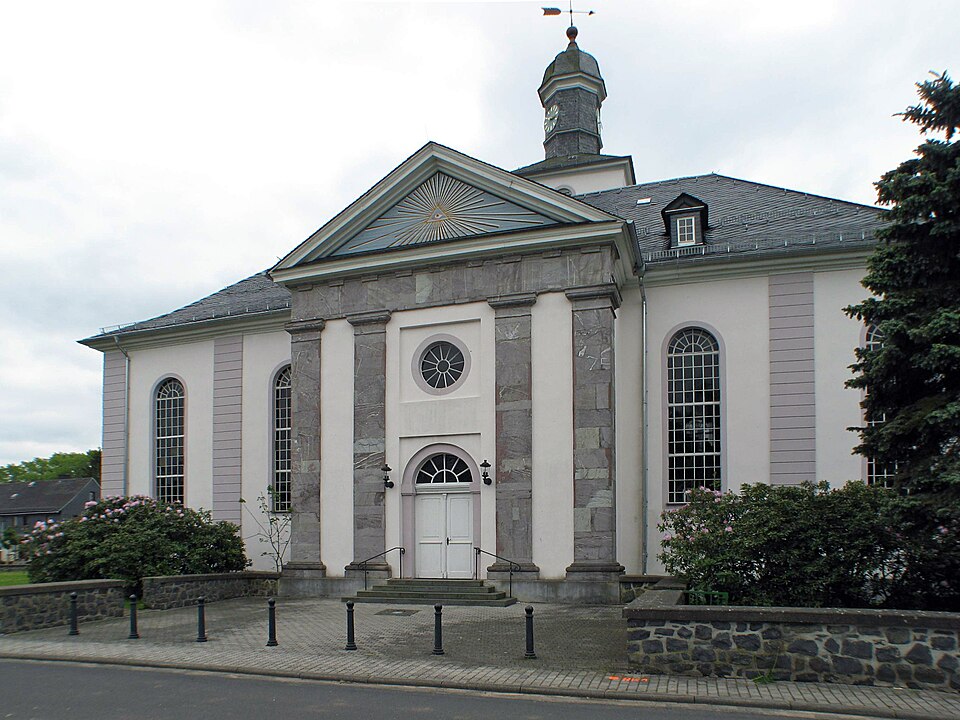 Umzug von Driedorf nach Zypern per Container: Driedorf ev Kirche – Foto: Oliver Abels (SBT), CC BY 2.5, via Wikimedia Commons Umzug von Driedorf nach Zypern per Container: Driedorf ev Kirche