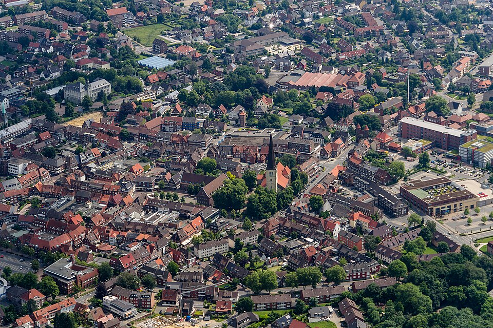 Umzug von Dülmen nach Zypern per Container: Dülmen, St.-Viktor-Kirche – Foto: Dietmar Rabich, CC BY-SA 4.0, via Wikimedia Commons Umzug von Dülmen nach Zypern per Container: Dülmen, St.-Viktor-Kirche