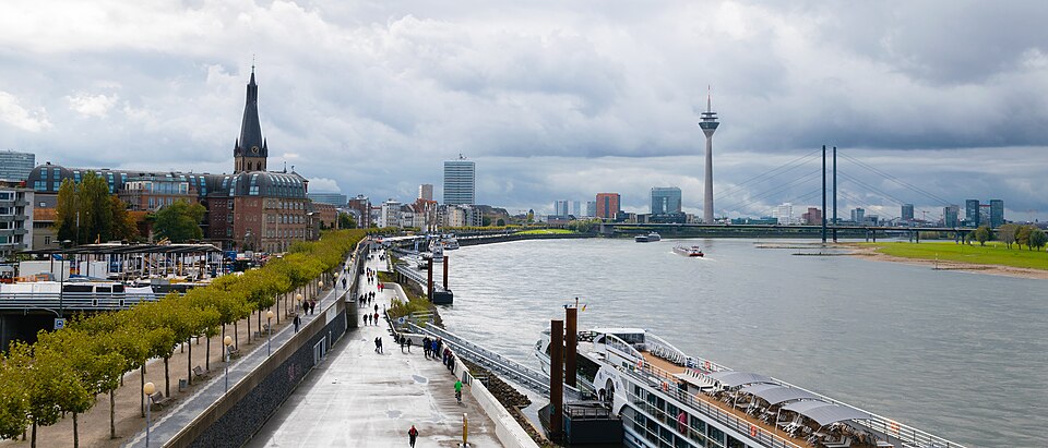 Umzug von Düsseldorf nach Zypern per Container: Düsseldorf Panorama – Foto: Kai Pilger, CC BY-SA 4.0, via Wikimedia Commons Umzug von Düsseldorf nach Zypern per Container: Düsseldorf Panorama