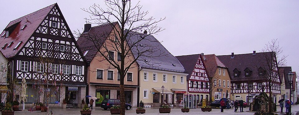 Umzug von Ebermannstadt nach Zypern per Container: Marktplatz Ebermannstadt – Foto: Immanuel Giel, Public domain, via Wikimedia Commons Umzug von Ebermannstadt nach Zypern per Container: Marktplatz Ebermannstadt