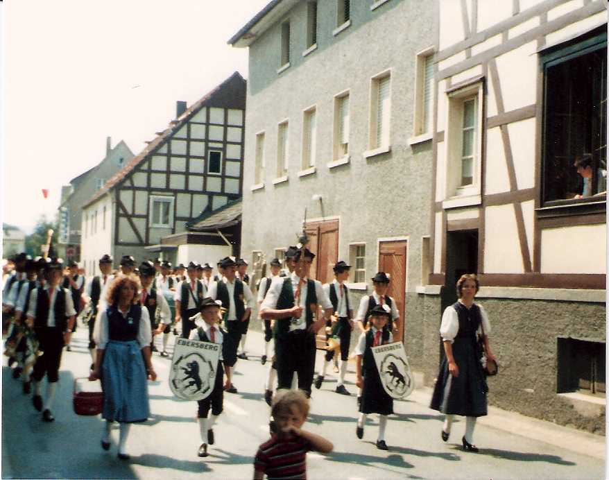 Umzug von Ebersberg nach Zypern per Container: Weissmann Schützenfest Balve in Ebersberg – Foto: MyName (Weissmann (talk)), CC BY-SA 3.0, via Wikimedia Commons Umzug von Ebersberg nach Zypern per Container: Weissmann Schützenfest Balve in Ebersberg