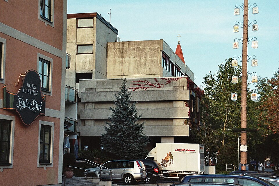 Umzug von Eching nach Zypern per Container: Eching (Landkreis Freising), das Rathaus – Foto: Dguendel, CC BY 4.0, via Wikimedia Commons Umzug von Eching nach Zypern per Container: Eching (Landkreis Freising), das Rathaus