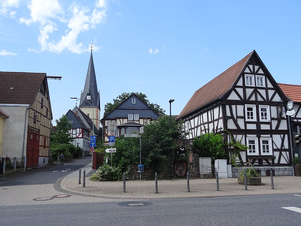 Umzug von Echzell nach Zypern per Container: Evangelische Kirche (Echzell) – Foto: Cherubino, CC BY-SA 4.0, via Wikimedia Commons Umzug von Echzell nach Zypern per Container: Evangelische Kirche (Echzell)