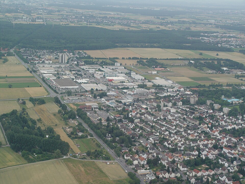 Umzug von Egelsbach nach Zypern per Container: Luftaufnahme Egelsbach – Foto: Hessische Flugplatz GmbH Egelsbach,, CC BY-SA 3.0, via Wikimedia Commons Umzug von Egelsbach nach Zypern per Container: Luftaufnahme Egelsbach