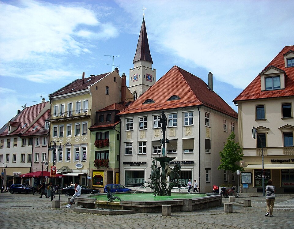 Umzug von Ehingen (Donau) nach Zypern per Palette: Stadtansicht Ehingen (Donau) – Foto: Geof at German Wikipedia, Public domain, via Wikimedia Commons Umzug von Ehingen (Donau) nach Zypern per Palette: Stadtansicht Ehingen (Donau)