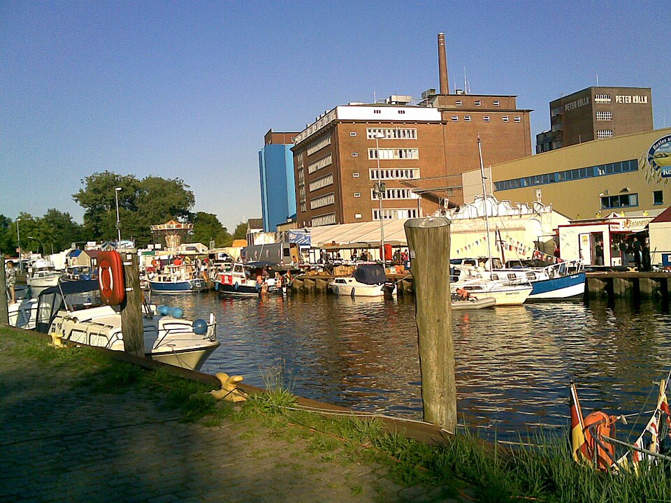 Umzug von Elmshorn nach Zypern per Container: Stadtansicht Elmshorn – Foto: Kgsetown, Public domain, via Wikimedia Commons Umzug von Elmshorn nach Zypern per Container: Stadtansicht Elmshorn