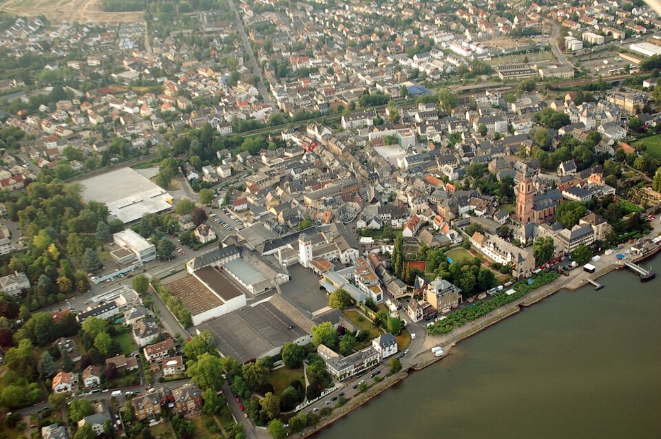 Umzug von Eltville nach Zypern per Container: Stadtansicht Eltville – Foto: Fritz Geller-Grimm, CC BY-SA 2.5, via Wikimedia Commons Umzug von Eltville nach Zypern per Container: Stadtansicht Eltville