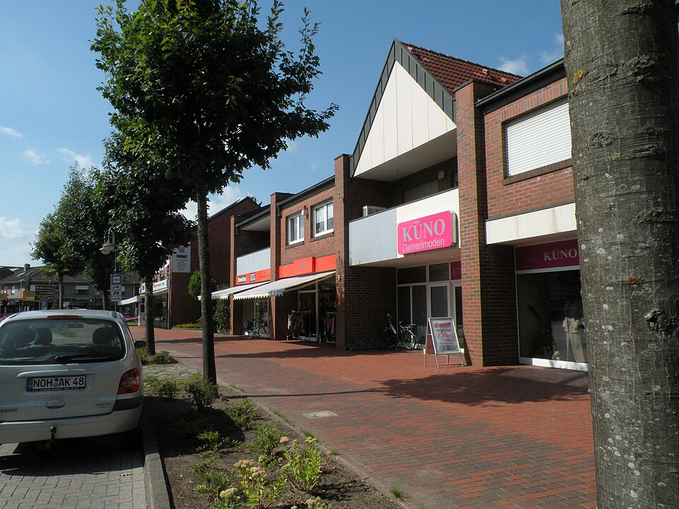 Umzug von Emlichheim nach Zypern per Container: Emlichheim (Germany) Ringer Strasse – Foto: Weefemwe, CC BY-SA 3.0, via Wikimedia Commons Umzug von Emlichheim nach Zypern per Container: Emlichheim (Germany) Ringer Strasse