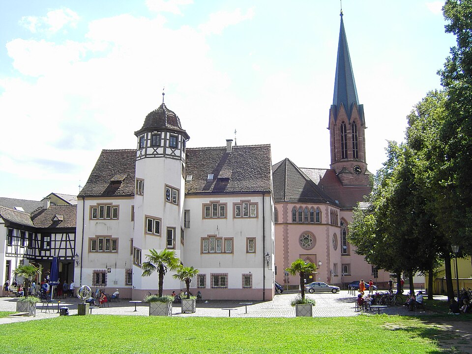 Umzug von Emmendingen nach Zypern per Container: Emmendingen Schlossplatz mit ev Kirche