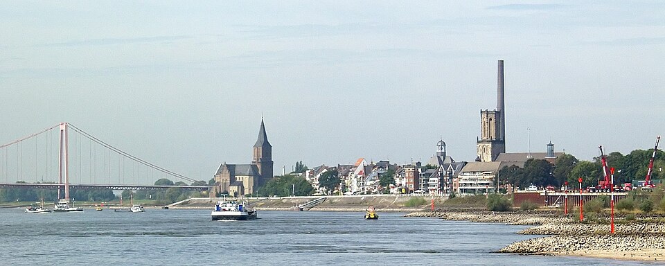 Umzug von Emmerich am Rhein nach Zypern per Palette: Emmerich am Rhein Osten – Foto: Raimond Spekking, CC BY-SA 4.0, via Wikimedia Commons Umzug von Emmerich am Rhein nach Zypern per Palette: Emmerich am Rhein Osten