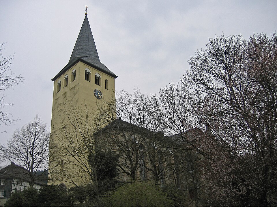 Umzug von Engelskirchen nach Zypern per Palette: Peter paul Kirche engelskirchen – Foto: A.Savin, CC BY-SA 3.0, via Wikimedia Commons Umzug von Engelskirchen nach Zypern per Palette: Peter paul Kirche engelskirchen