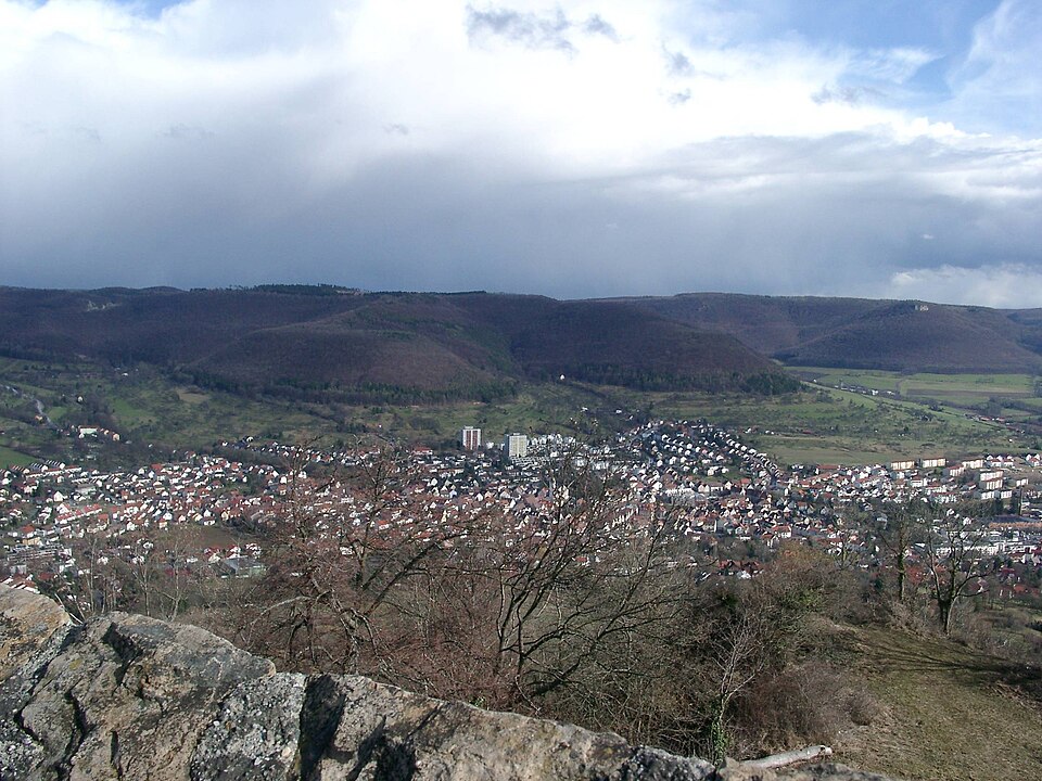 Umzug von Eningen unter Achalm nach Zypern per Container: Eningen u A Deutschland in Eningen unter Achalm – Foto: Martin Rathgeber, CC BY 2.5, via Wikimedia Commons Umzug von Eningen unter Achalm nach Zypern per Container: Eningen u A Deutschland in Eningen unter Achalm