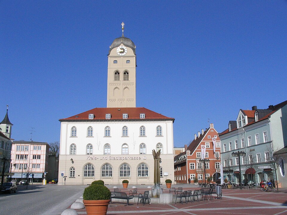 Umzug von Erding nach Zypern per Container: in Erding – Foto: Matthias 854 at German Wikipedia, CC BY-SA 2.0 de, via Wikimedia Commons Umzug von Erding nach Zypern per Container: in Erding