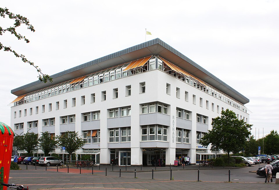 Umzug von Erftstadt nach Zypern per Container: Erftstadt Rathaus Liblar – Foto: HOWI - Horsch, Willy, CC BY 3.0, via Wikimedia Commons Umzug von Erftstadt nach Zypern per Container: Erftstadt Rathaus Liblar