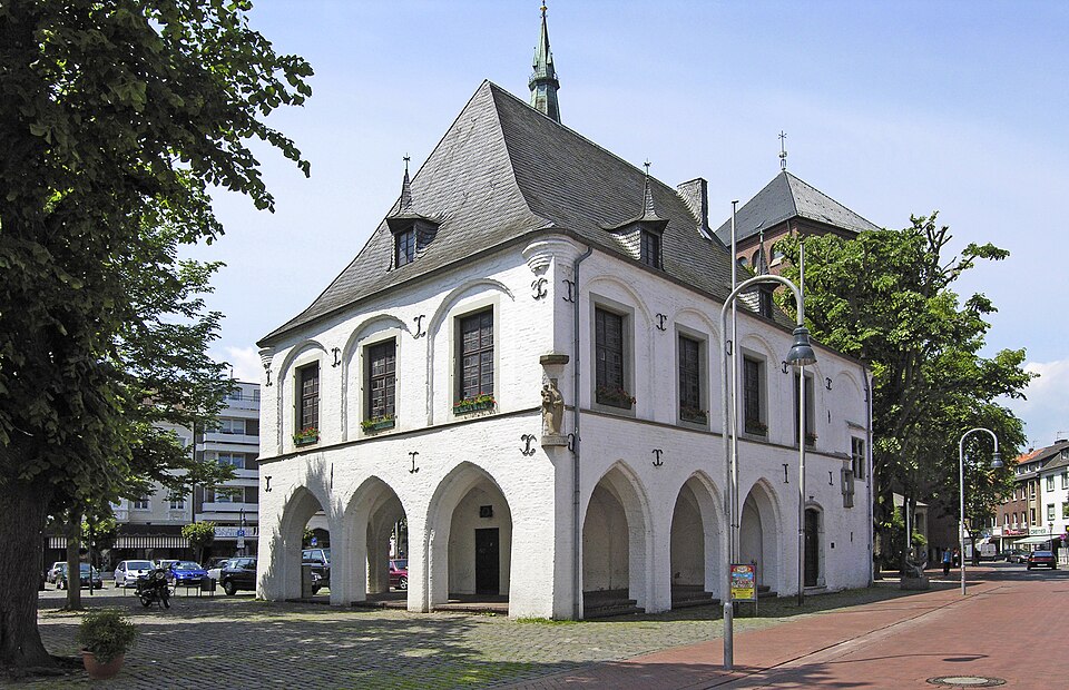 Umzug von Erkelenz nach Zypern per Palette: Erkelenz altes Rathaus