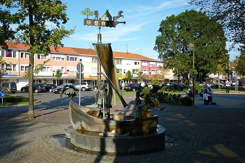 Umzug von Espelkamp nach Zypern per Palette: Espelkamp Breslauer Straße Brunnen