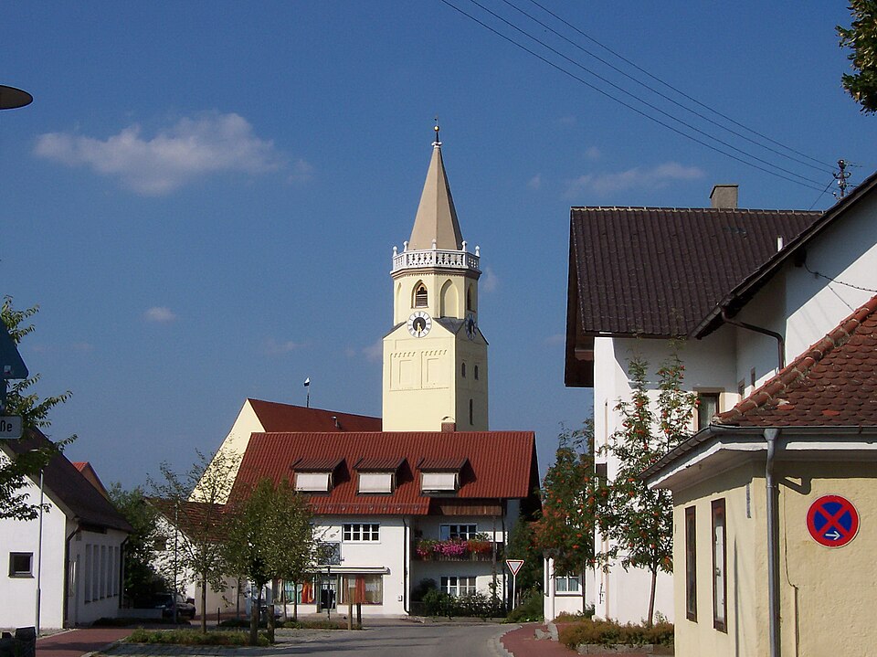 Umzug von Essenbach nach Zypern per Container: Essenbach Kirche Mariä Himmelfahrt – Foto: Elcom.stadler, CC BY-SA 3.0, via Wikimedia Commons Umzug von Essenbach nach Zypern per Container: Essenbach Kirche Mariä Himmelfahrt