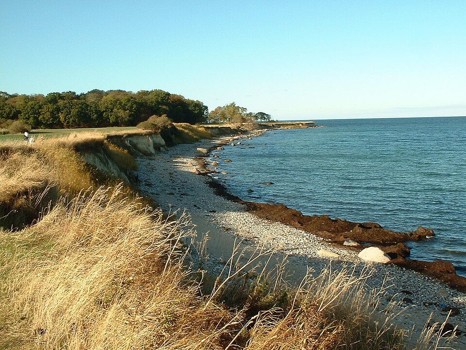Umzug von Fehmarn nach Zypern per Container: Küste Fehmarn Süd – Foto: Peter Wippermann – Pentius, CC BY-SA 3.0, via Wikimedia Commons Umzug von Fehmarn nach Zypern per Container: Küste Fehmarn Süd